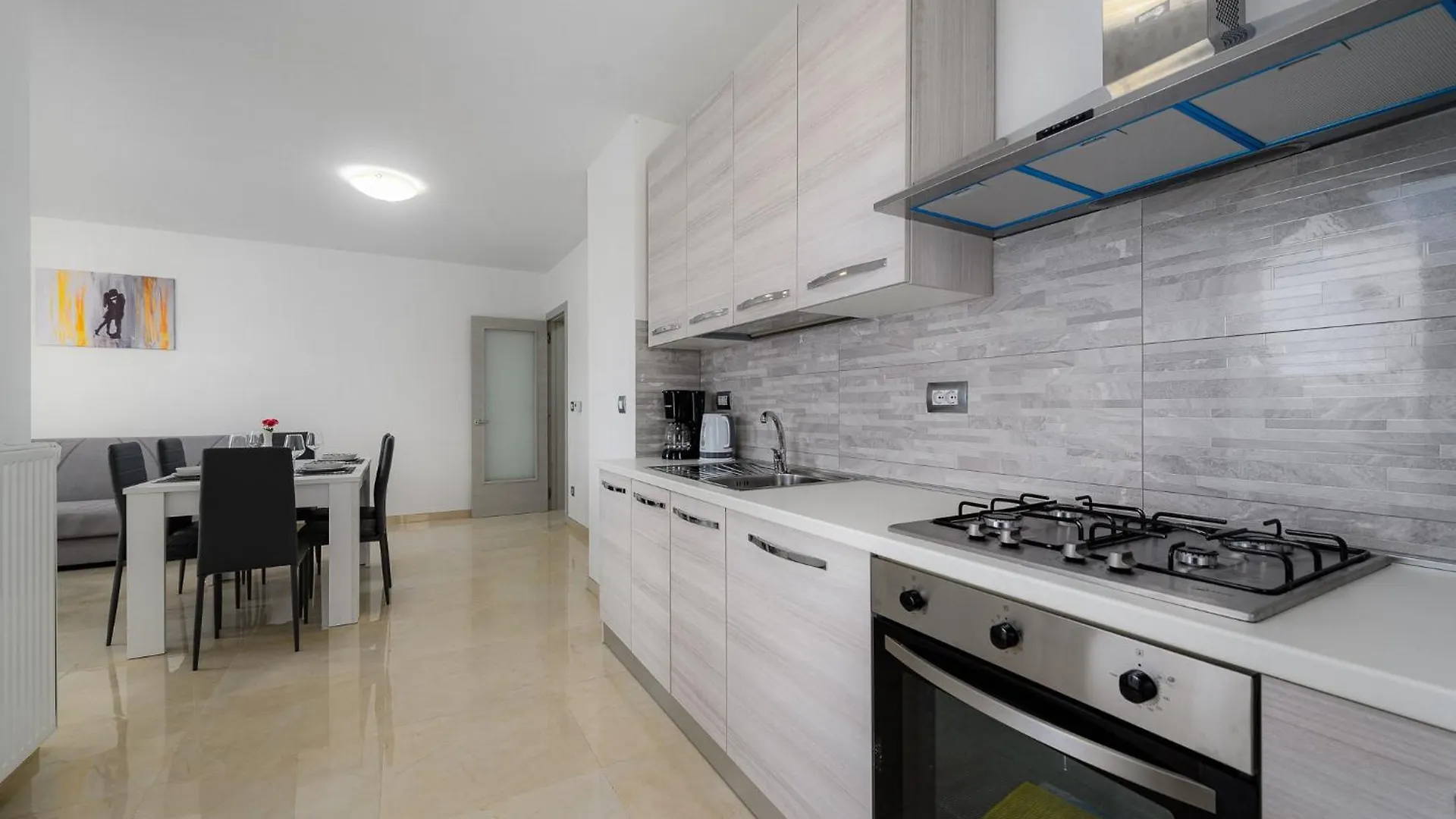 Stancija Amorozo 5 - Apartment N. 7 Poreč